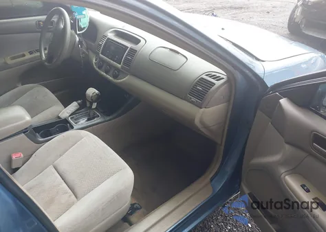 2004 Toyota Camry Le z USA, uszkodzony, nr VIN 4T1BE32K94U828732